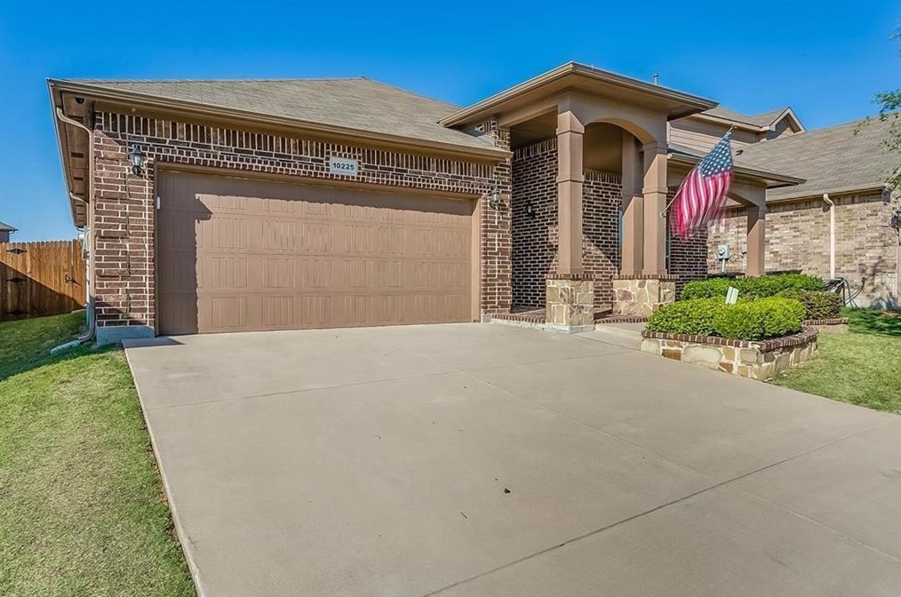 10225 Point Lobos Trl, Fort Worth, TX 76177