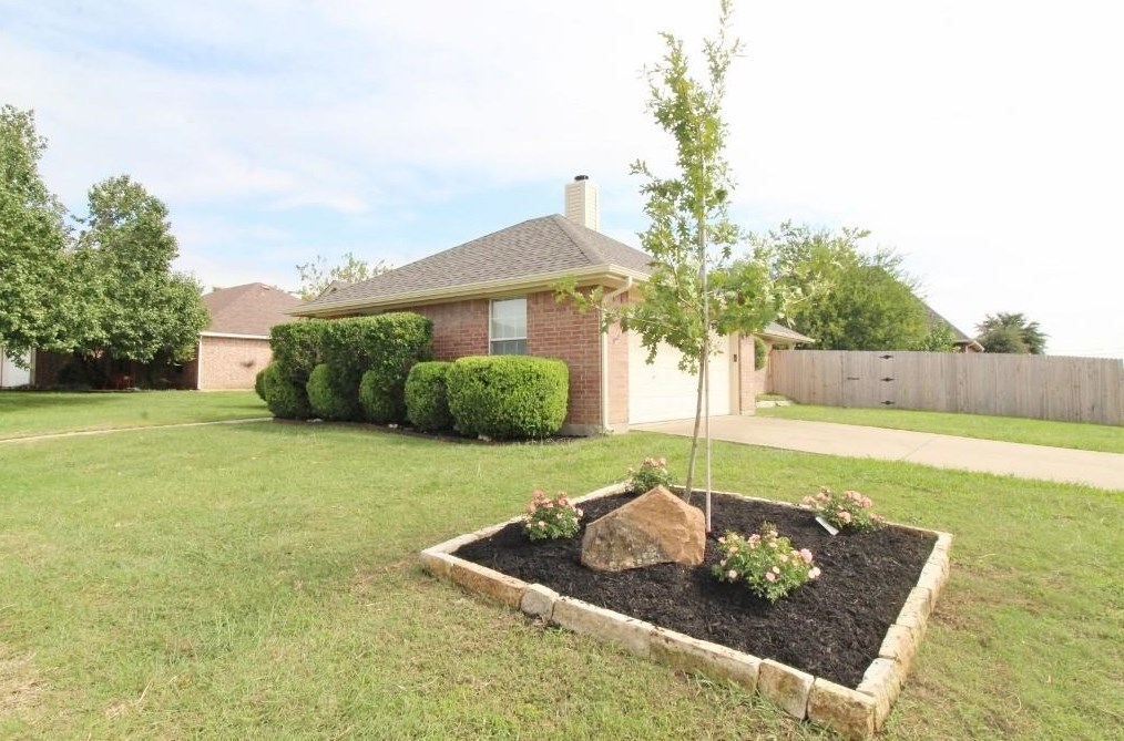 6202 Donna Dr, Midlothian, TX 76065
