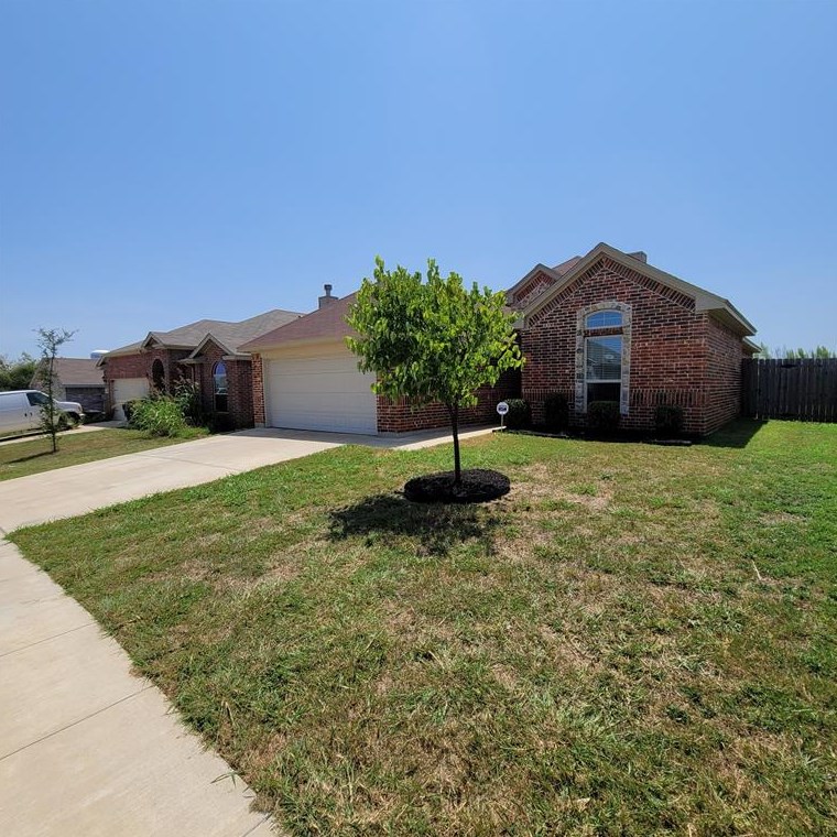 1920 Belshire Ct, Fort Worth, TX 76140
