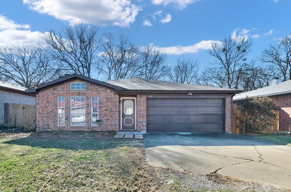 1115 Stone Creek Dr, Midlothian, TX 76063