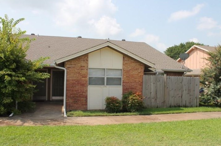 748 E Pecan St, Hurst, TX 76053
