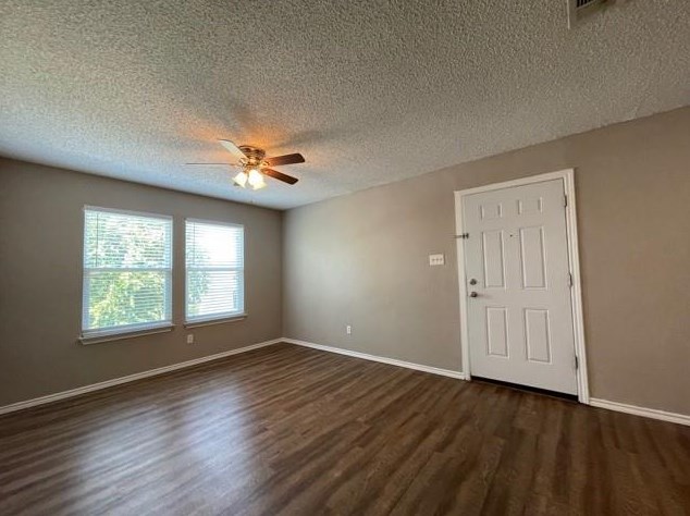 319 Se 3rd St #103, Grand Prairie, TX 75051