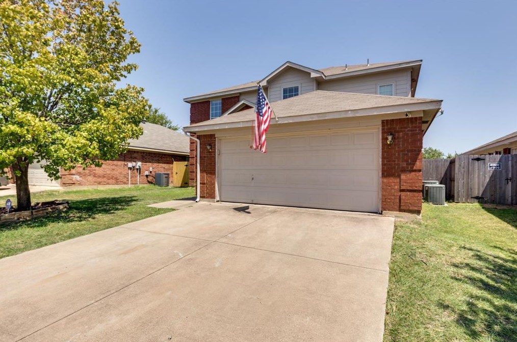 2400 Rushing Springs Dr, Fort Worth, TX 76118