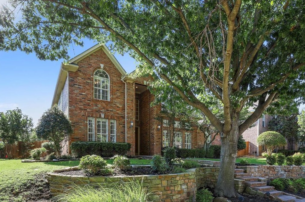 8512 Bradford Dr, Plano TX  75025-3806 exterior