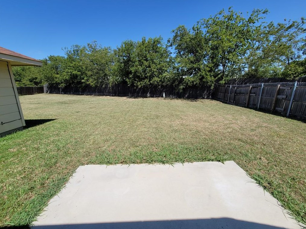 3113 Royal Crest Dr, Fort Worth, TX 76140