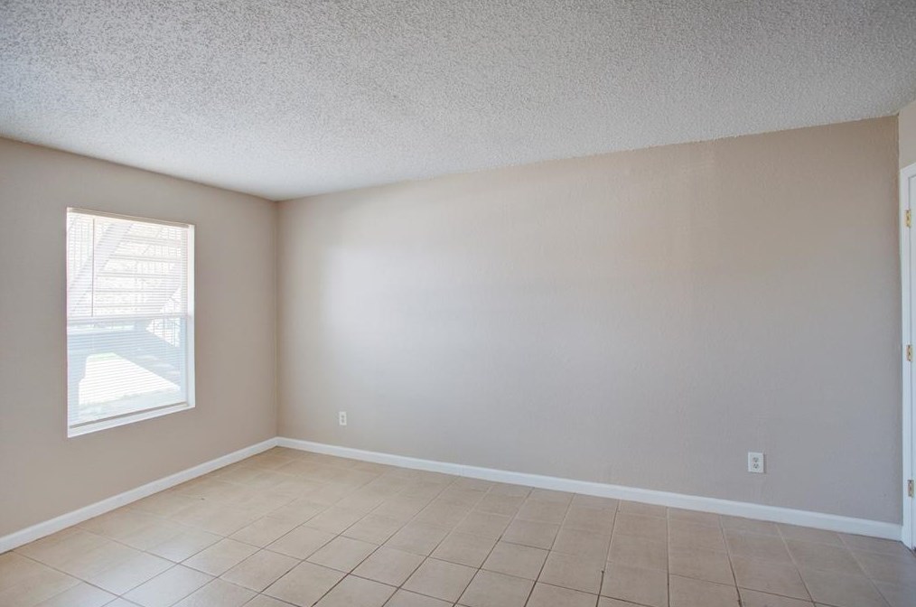 301 Kings Way Dr Apt B, Midlothian, TX
