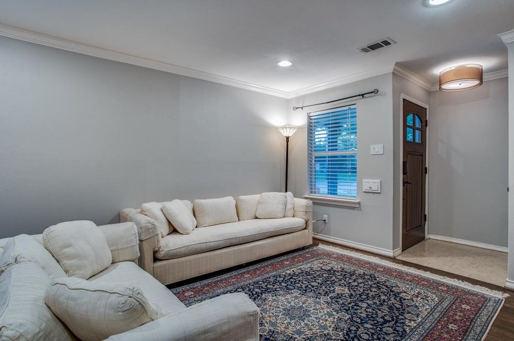8944 Lockhaven Dr, Dallas TX  75238-3576 exterior