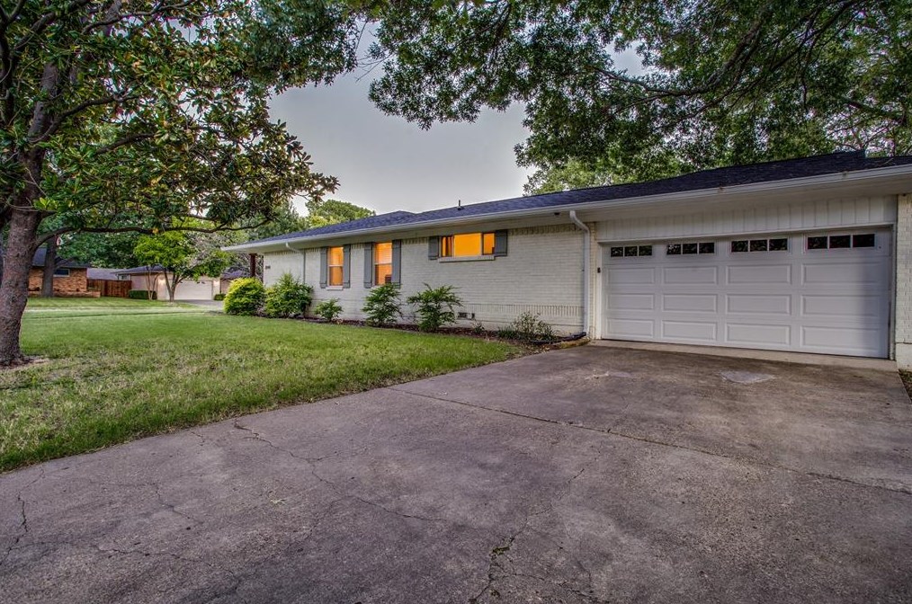 8944 Lockhaven Dr, Dallas TX  75238-3576 exterior