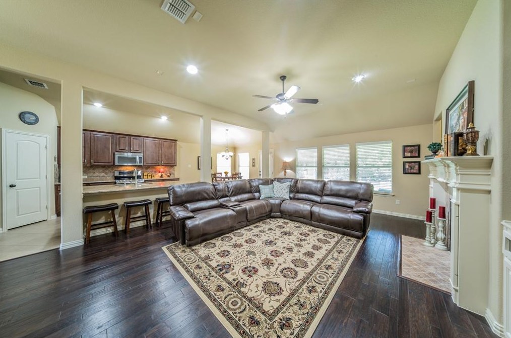 15320 Duck Creek Ct, Roanoke, TX 76262