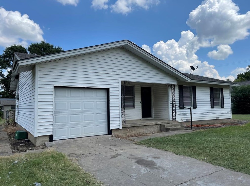 528 S 4th St, Midlothian, TX 76065