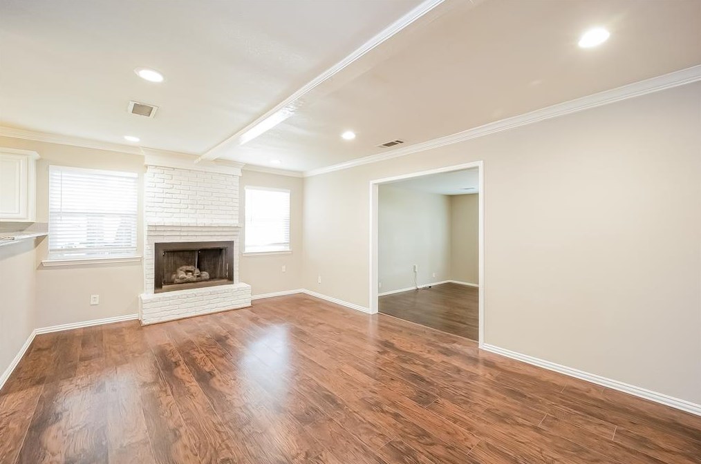2906 Meadow Green Dr, Dallas TX  75234-4923 exterior
