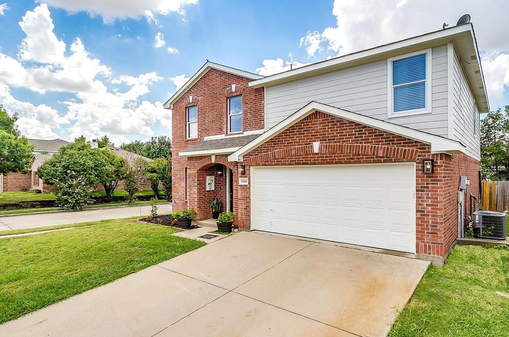 13521 Lost Spurs Rd, Roanoke, TX 76262