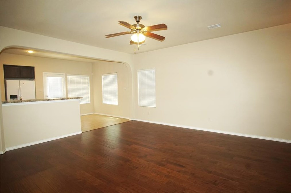 632 Alexander St, Grand Prairie TX  75051-6008 exterior
