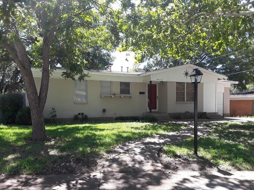 8417 Monmouth Dr, Fort Worth, TX 76116