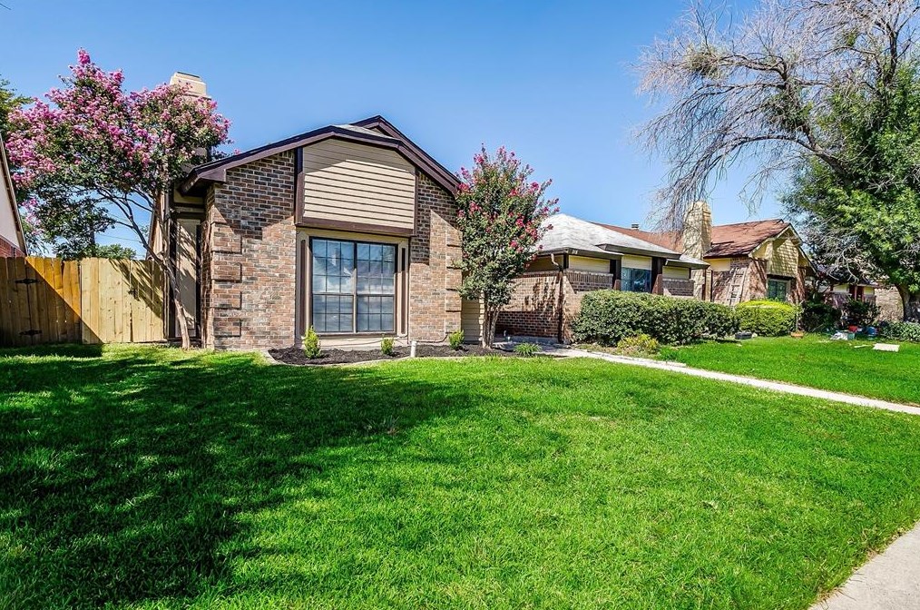 320 Liberty Pl, Grand Prairie, TX 75052