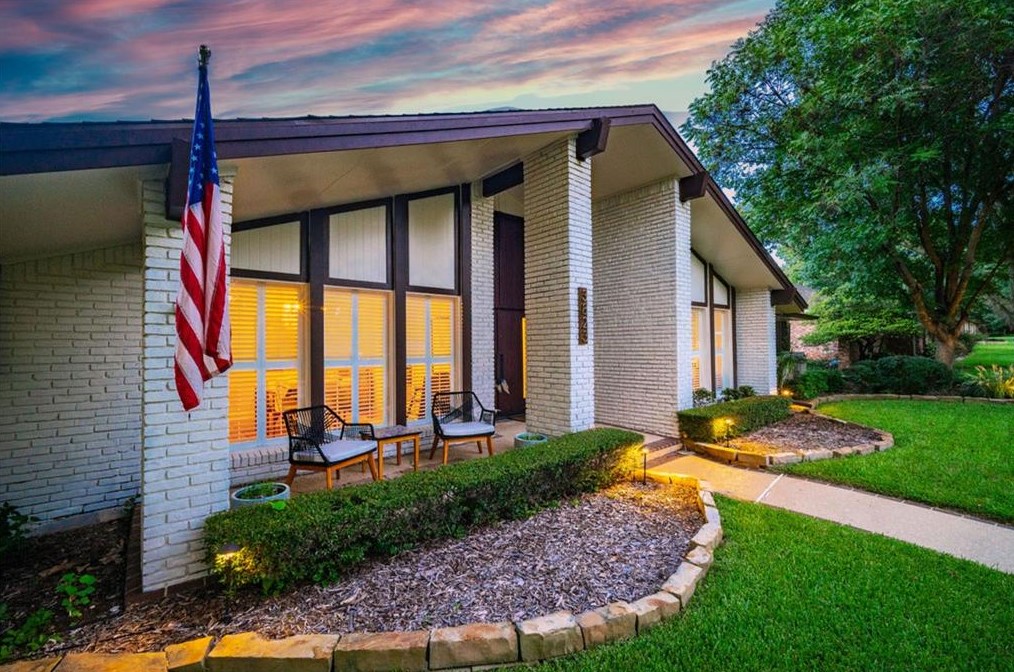 3823 Princess Ln, Dallas TX  75229-5233 exterior