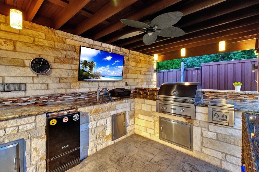 3823 Princess Ln, Dallas TX  75229-5233 exterior