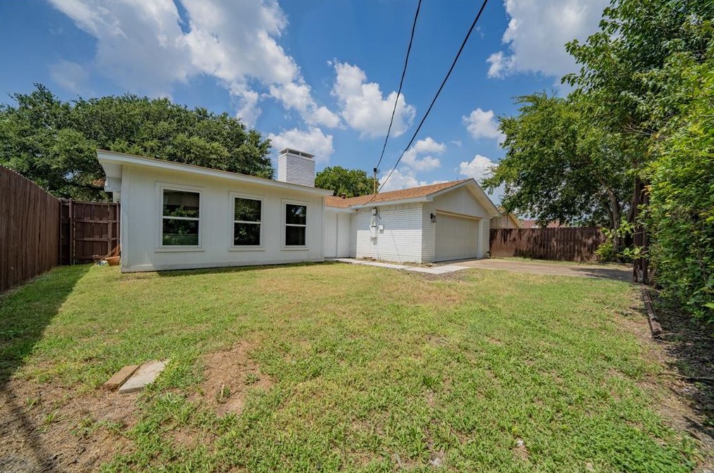 3202 Lindbergh Dr, Dallas TX  75228-5439 exterior