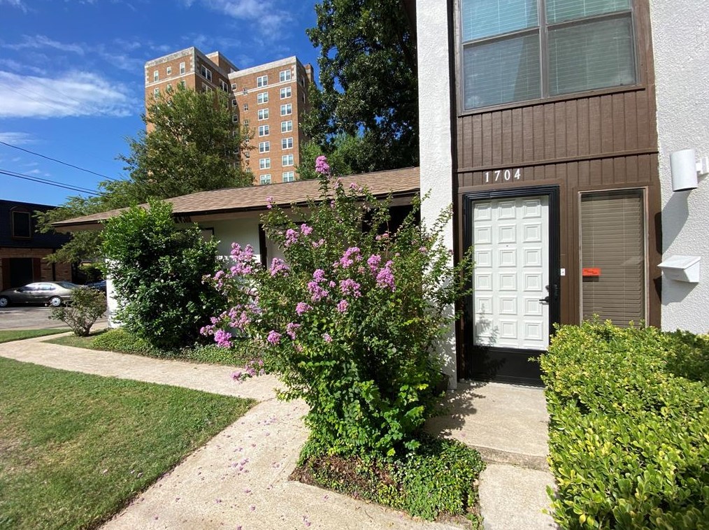 1704 Forest Park Blvd, Fort Worth, TX 76110