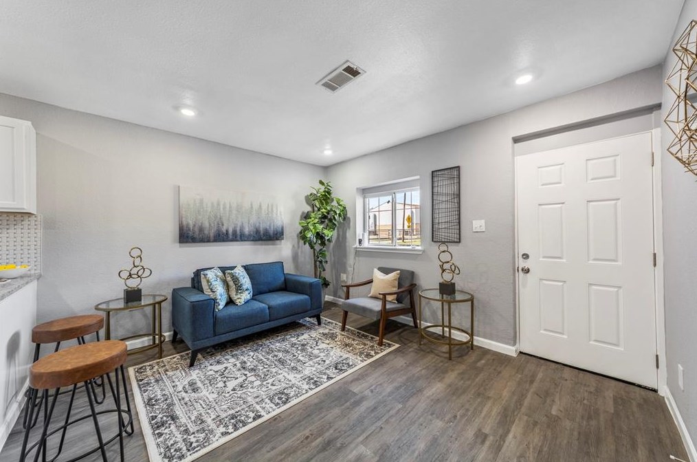 2516 Metropolitan Ave, Dallas TX  75215-3536 exterior