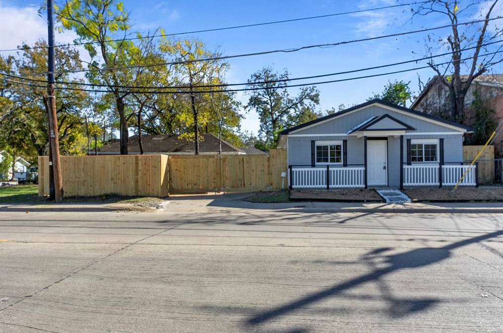 2516 Metropolitan Ave, Dallas TX  75215-3536 exterior