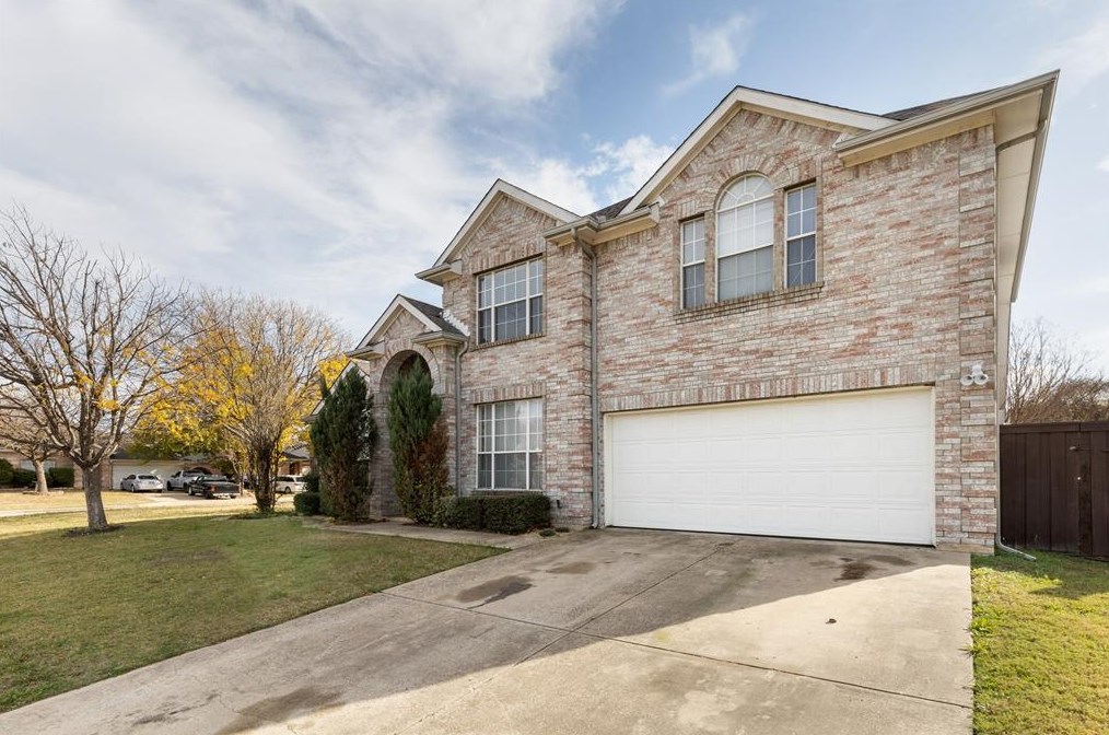 831 Morningside Dr, Grand Prairie, TX 75052-1633
