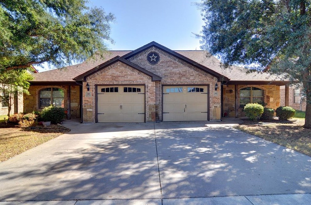 241 Hilltop Dr, Springtown, TX 76082-2835