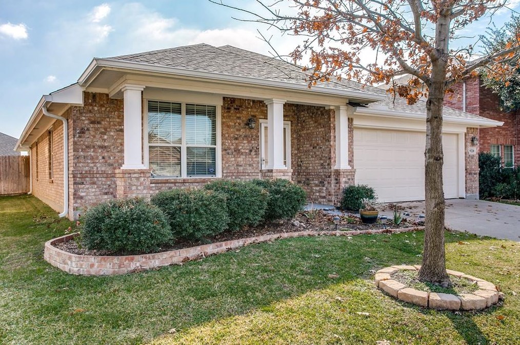 9228 Conestoga Dr, Fort Worth, TX 76131
