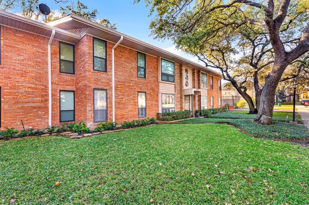 10033 Regal Park Ln, Dallas, TX 75230-5548