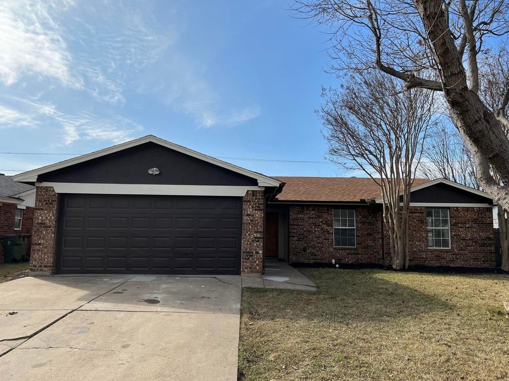 626 Plainview Dr, Midlothian, TX 76063