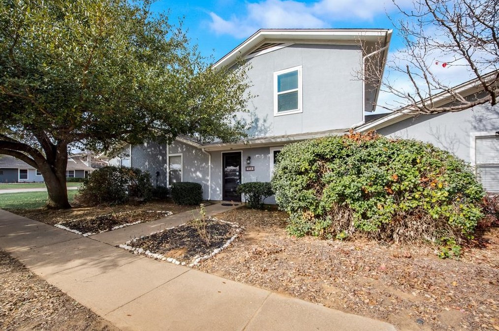 602 Timberline Dr, Hurst, TX 76053