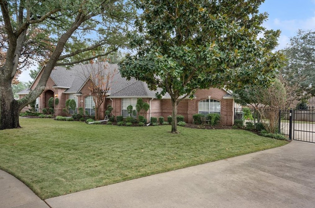 950 Southcrest Ct, Grapevine, TX 76092-6300