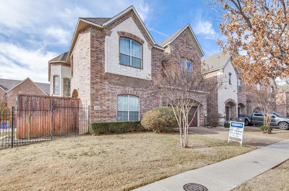 2205 Kirby St, Dallas, TX 75204-4626