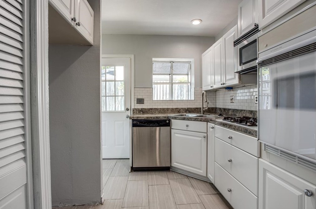 3518 Versailles Ave, Dallas TX  75209-6228 exterior