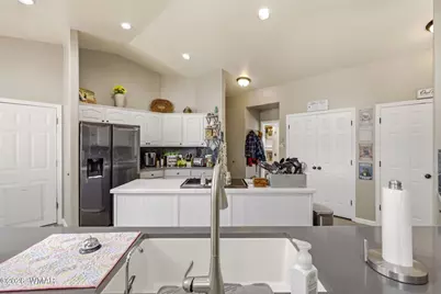 8406 Lake View Drive, Show Low, AZ 85901 - Photo 10
