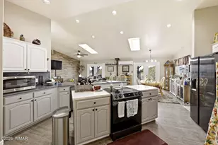 8406 Lake View Dr, Show Low, AZ 85901 - Photo 12