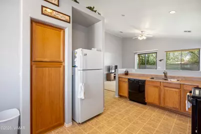 869 S Hunters Run, Show Low, AZ 85901 - Photo 8