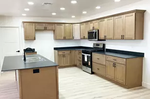 109 Encanto Dr, Holbrook, AZ 86025 - Photo 2
