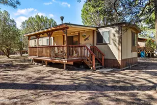 2075 Pinewood Dr, Overgaard, AZ 85933 - Photo 2