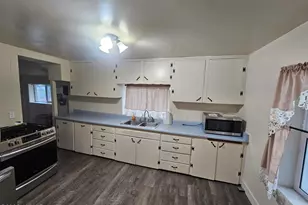 210 S Harless St, Eagar, AZ 85925 - Photo 8