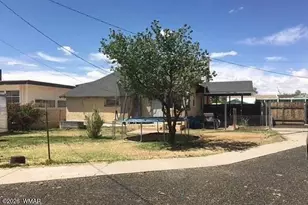 315 W Hopi Dr, Holbrook, AZ 86025 - Photo 2