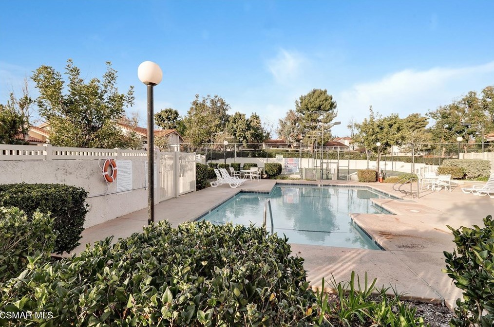 2212 Birchdale Dr, Thousand Oaks, CA 91362-1598