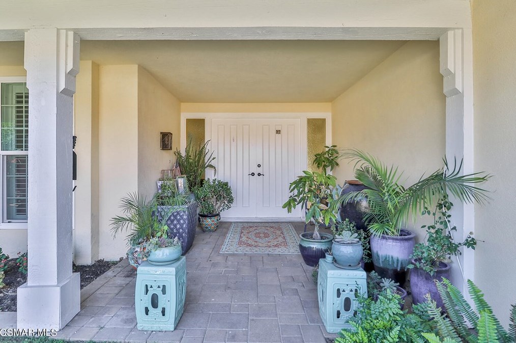 68 Dickenson Ave, Thousand Oaks CA  91320-4321 exterior