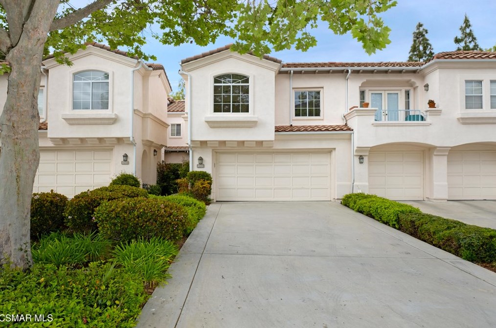 1043 Mountain Oak Pl, Thousand Oaks, CA 91320-3574