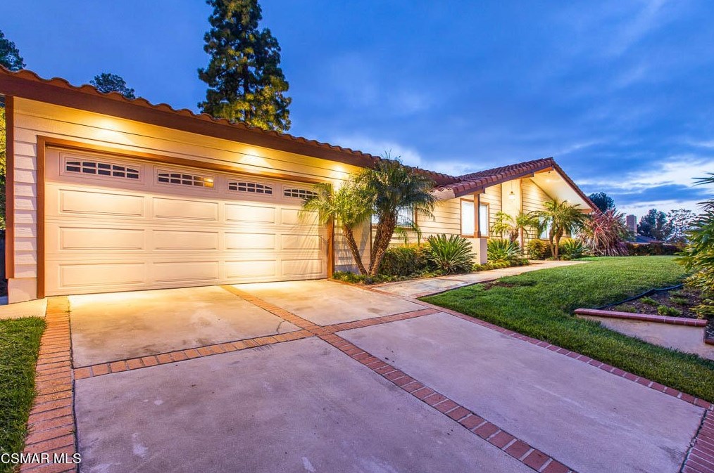 955 Emerson St, Thousand Oaks, CA 91362-2447