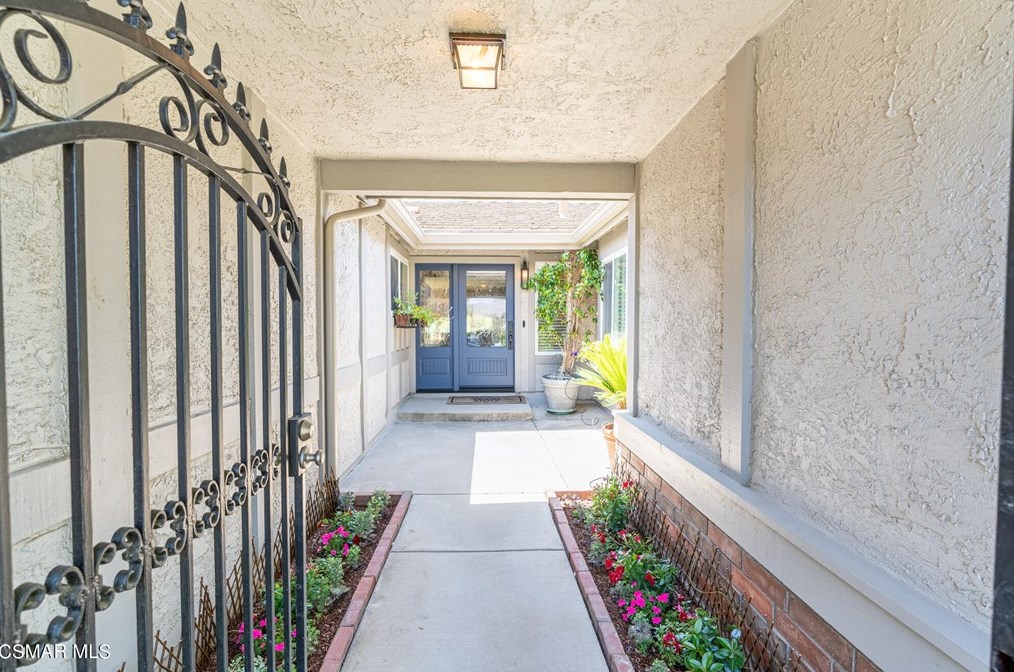 3260 Bear Creek Dr, Thousand Oaks, CA 91320-5003