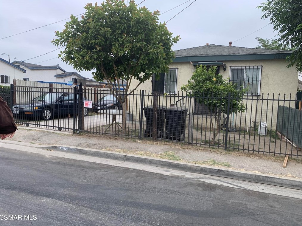 11212 Grape St, Los Angeles, CA 90059-2010