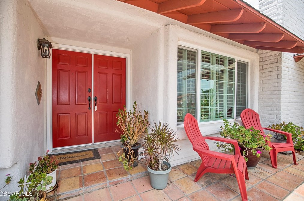 236 Donnick Ave, Thousand Oaks, CA 91360-3313