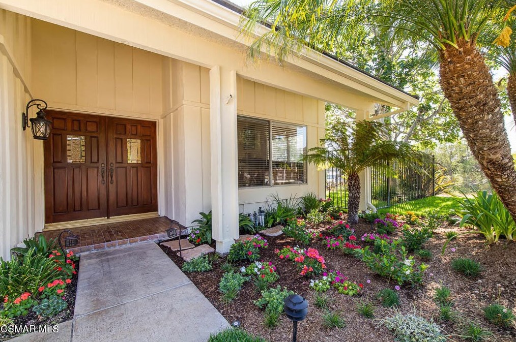 2699 Velarde Dr, Thousand Oaks, CA 91360-1338