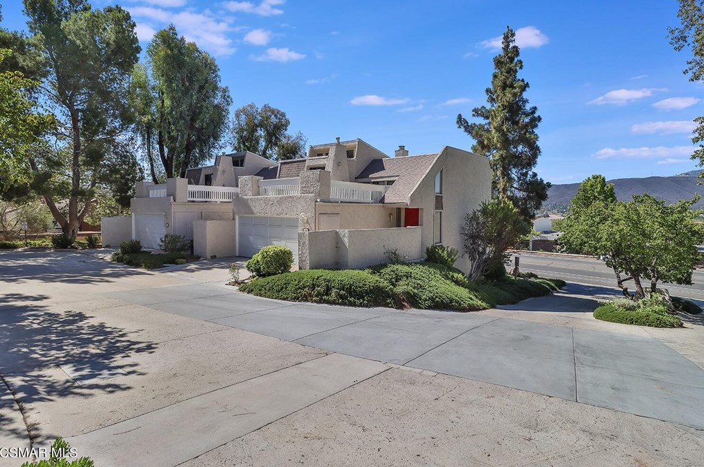 568 Tree Top Ln, Thousand Oaks, CA 91360-2454